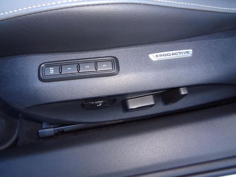 Volkswagen Passat 2.0 TDI DSG Elegance  110 kW - fotka 22 z 30