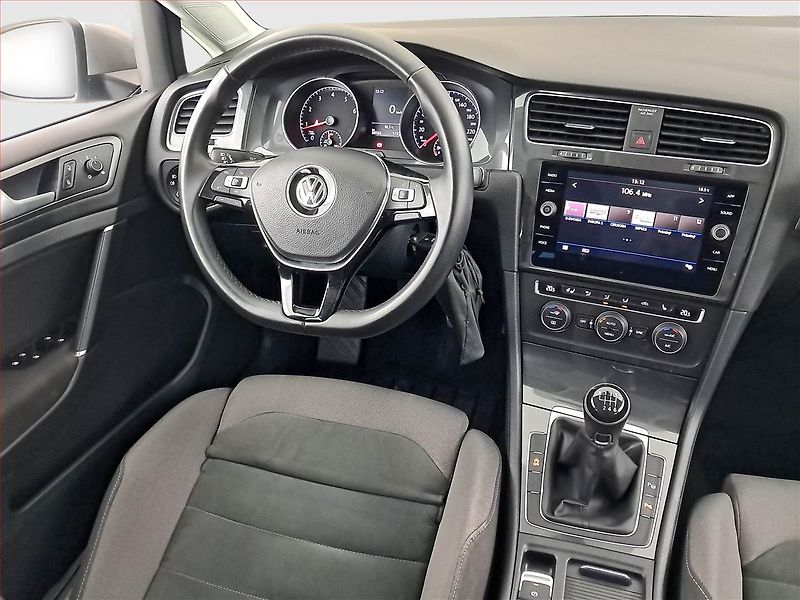 Volkswagen Golf (2018) Highline 1.5 TSI, Serv.kniha - fotka 7 z 19