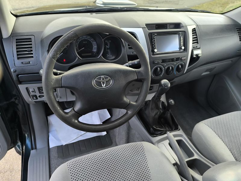 Toyota Hilux (2007) 2.5 D-4D SERVISNÍ KN,DOL KM - fotka 15 z 45