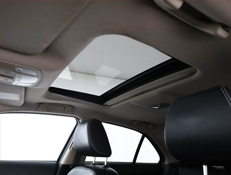 Suzuki Kizashi (2012) 2.4 VVT, 4X4, Automat - fotka 14 z 15