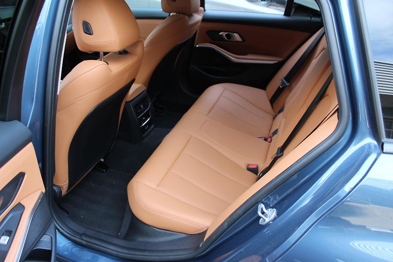 BMW Řada 3 320d xDrive Touring  - fotka 12 z 22