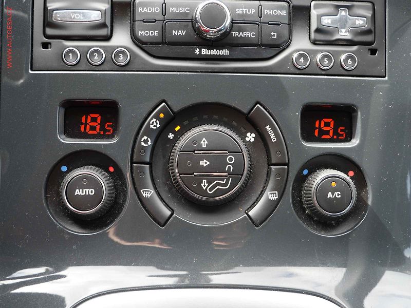 Peugeot 3008 (2015) 1.6HDi, AT, TZ, navi - fotka 15 z 22