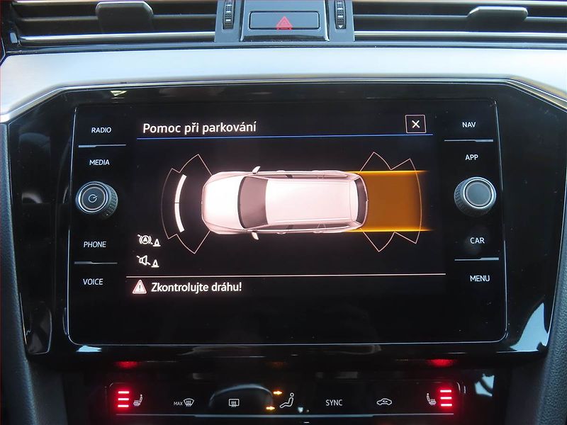 Volkswagen Passat (2020) 2.0 TDI, Kůže, Navi, Tempomat - fotka 13 z 16