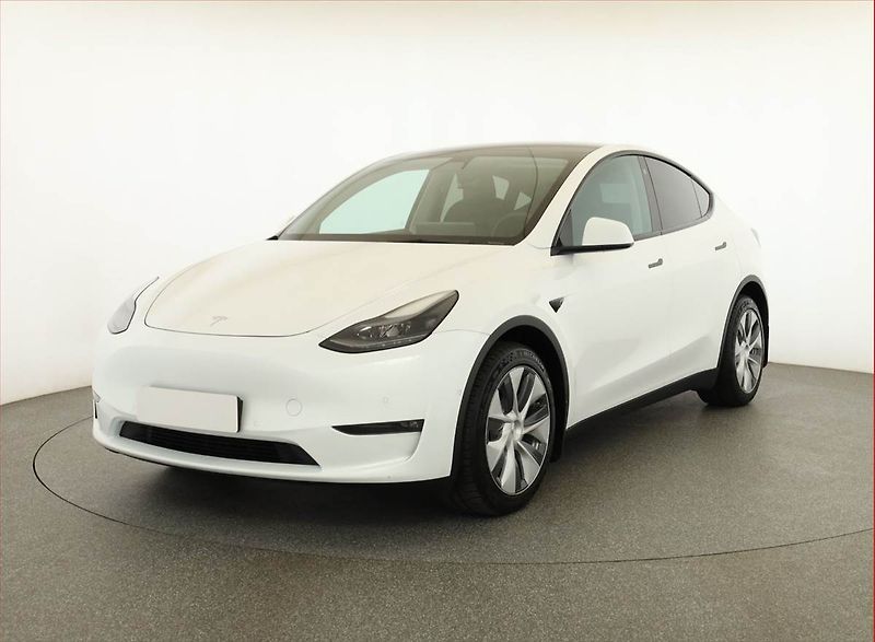 Tesla Model Y (2022) Long Range AWD 79kWh, SoH 91% - fotka 2 z 19
