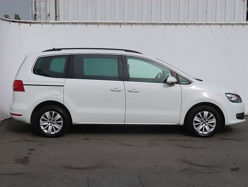 Volkswagen Sharan (2015) 2.0 TDI, 7 míst, Navi - fotka 6 z 28