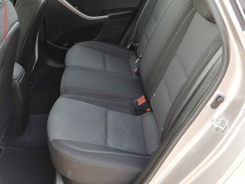 Hyundai i30 (2016) 1.6 GDi, ČR, AC, TZ, tempo - fotka 10 z 15