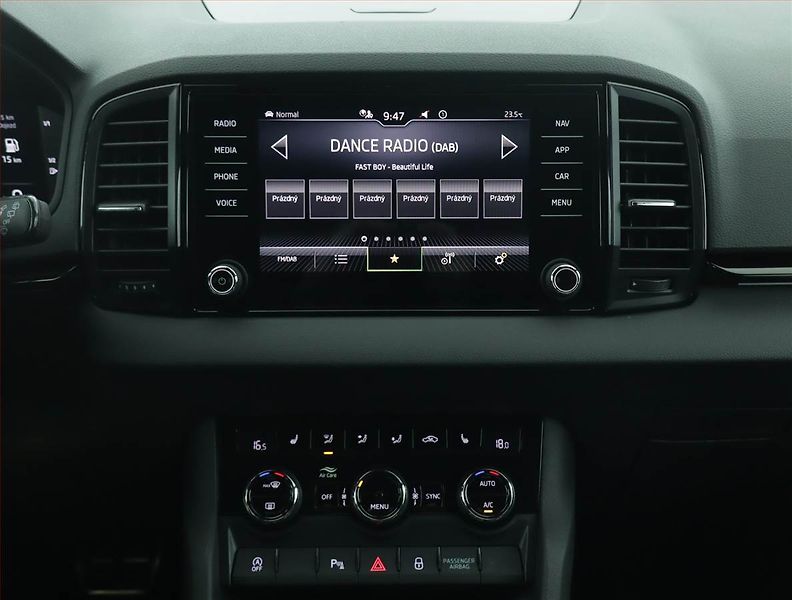 Škoda Karoq (2023) Sportline 1.5 TSI - fotka 12 z 16
