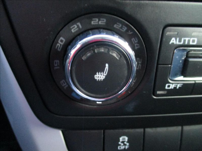 Škoda Yeti 1,2 TSI, serviska, aut. klima, - fotka 22 z 37