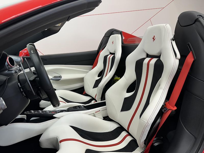 Ferrari F8 (2022) Spider*LIFT*DISPLAY*TEMPOMAT - fotka 10 z 18