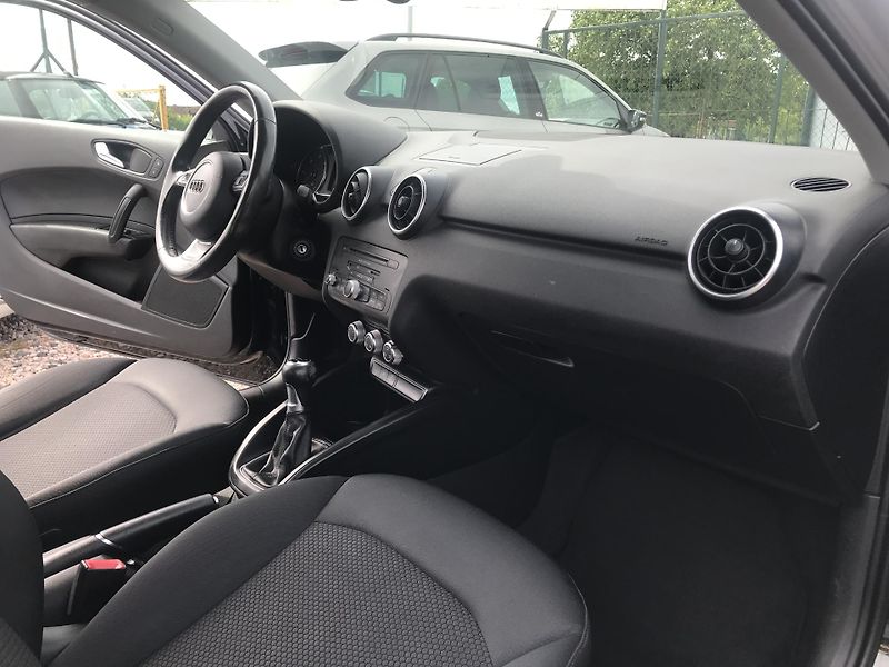 Audi A1  1.6 TDI 66,KLIMA,ČR,KM.. - fotka 12 z 17