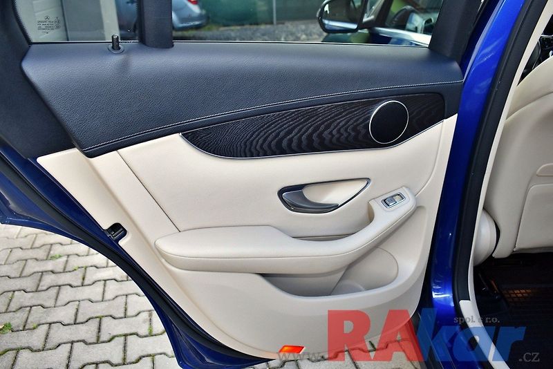 Mercedes-Benz GLC 250d 4Matic, 360°/PANO/AMG - fotka 7 z 34