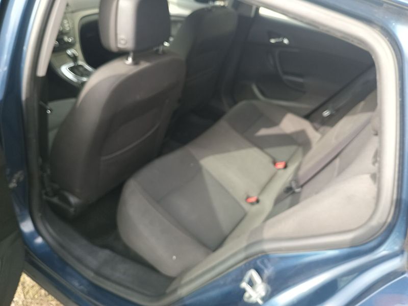 Opel Insignia 2.0 CDTI ST Edition - fotka 18 z 31
