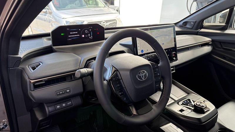 Toyota bZ4X Touring Executive 74kWh AWD - fotka 13 z 19