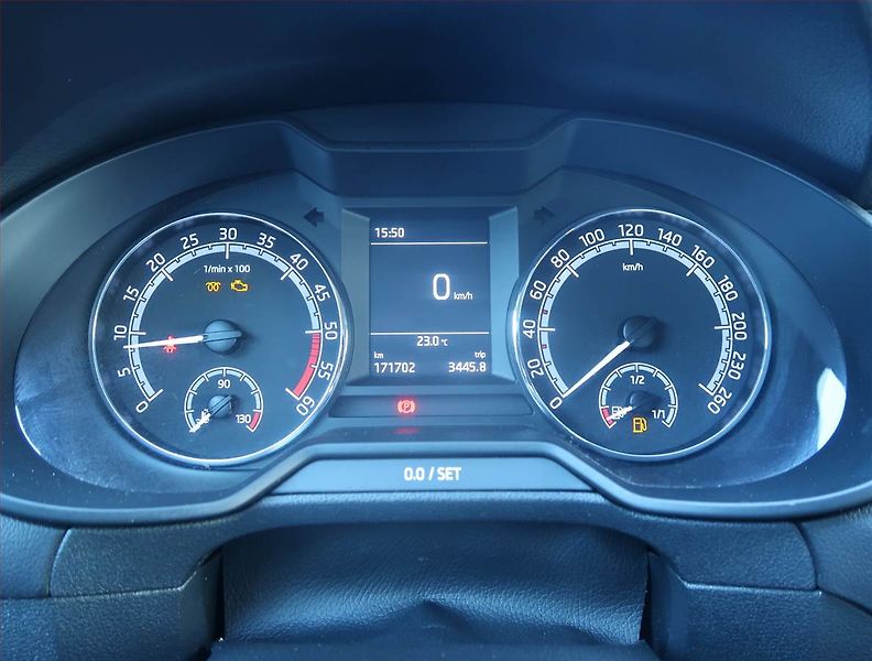 Škoda Octavia (2018) 1.6 TDI, Tempomat - fotka 11 z 14