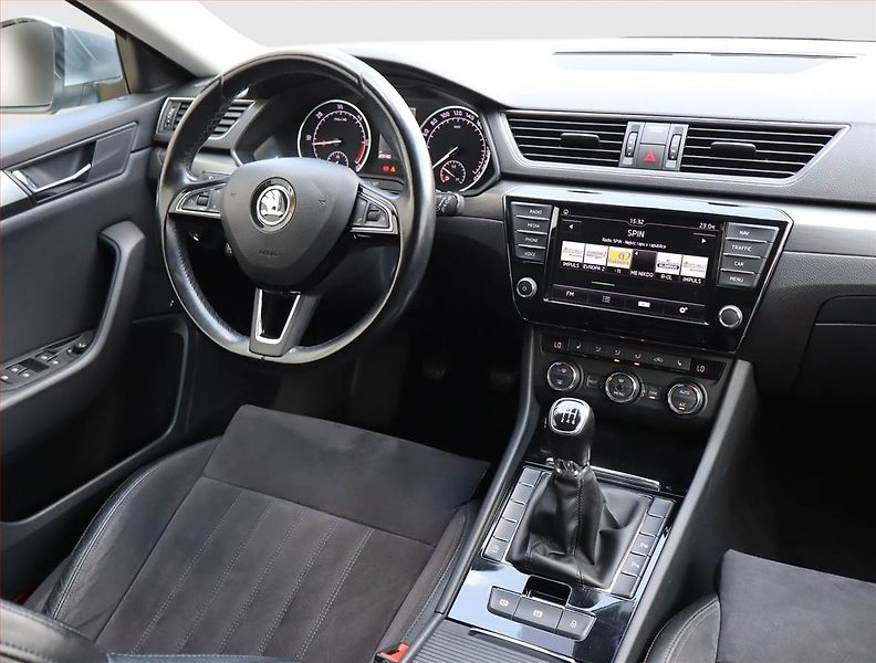 Škoda Superb (2017) 1.6 TDI, Kůže, Navi, Bi-Xenony - fotka 7 z 22