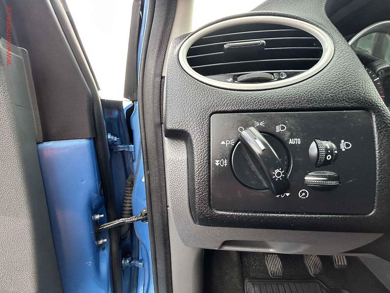 Ford Focus (2008) 1.6 16V, AC, STK6/28 - fotka 12 z 14