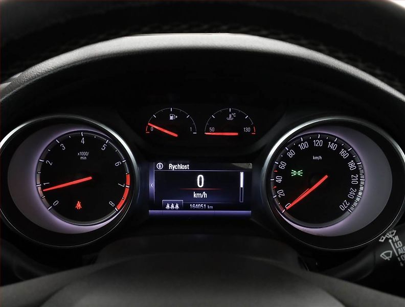 Opel Astra (2017) 1.4 T, Navi, Tempomat - fotka 9 z 17