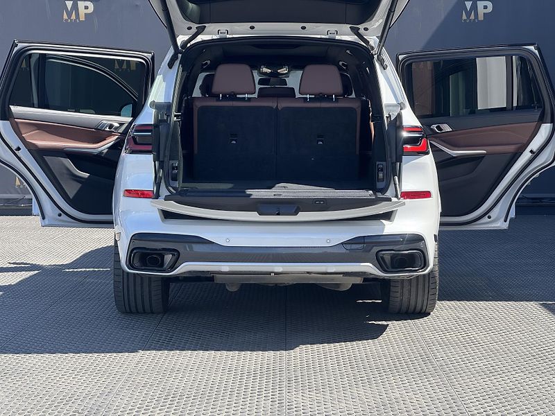 BMW X7 (2022) 40d 250kw M-Packet - fotka 13 z 60