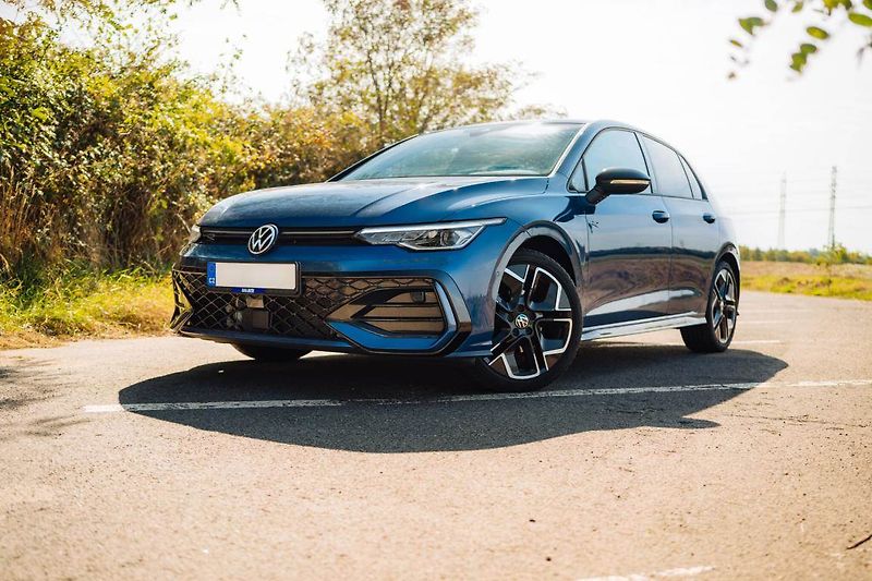 Volkswagen Golf (2025) R-Line 1.5 TSI - fotka 5 z 27