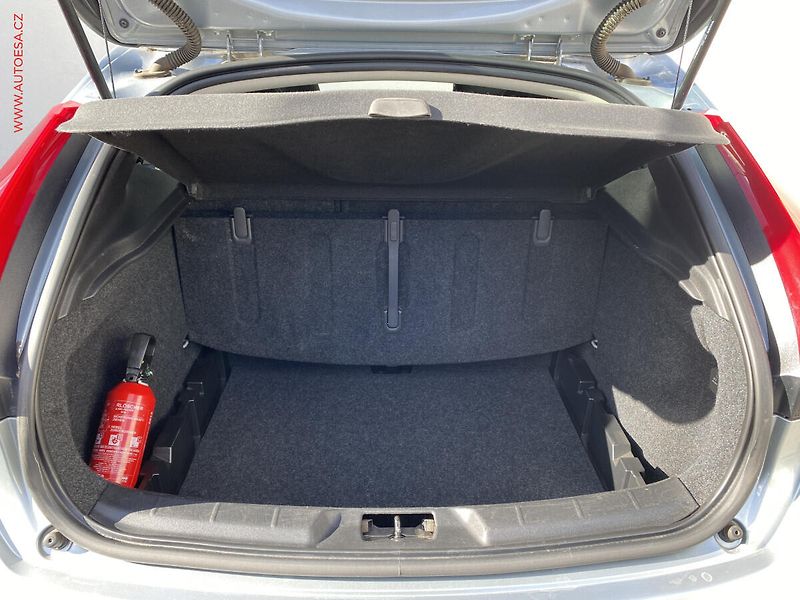 Volvo V40 (2013) 2.0D, AT, tempo, park.asist - fotka 7 z 17