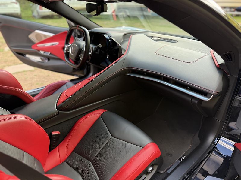 Chevrolet Corvette (2021) Z51-LIFT-CARBON-VZDUCH-TOP- - fotka 16 z 20