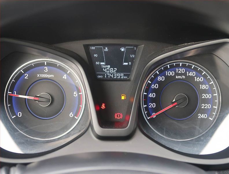 Hyundai ix20 (2015) 1.4 CRDi, nová STK - fotka 11 z 14