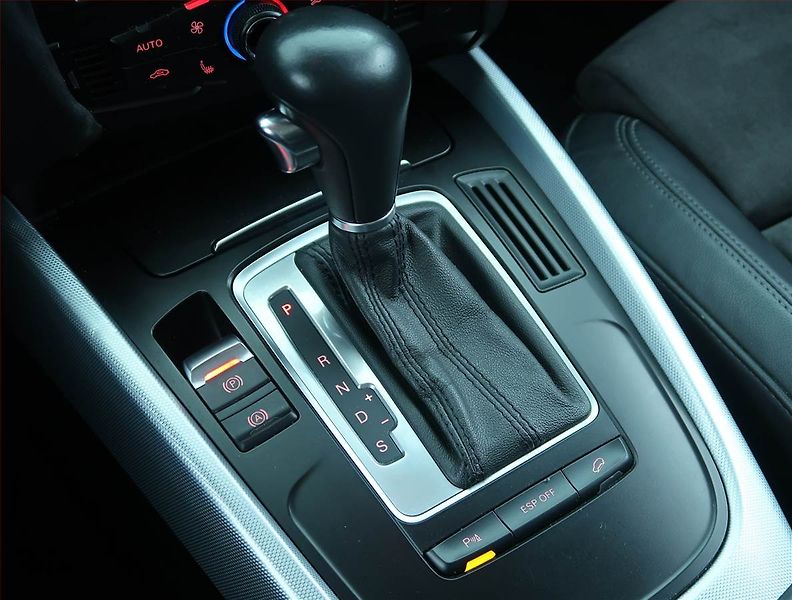 Audi Q5 (2009) Exclusive 2.0 TDI, 4X4 - fotka 13 z 19