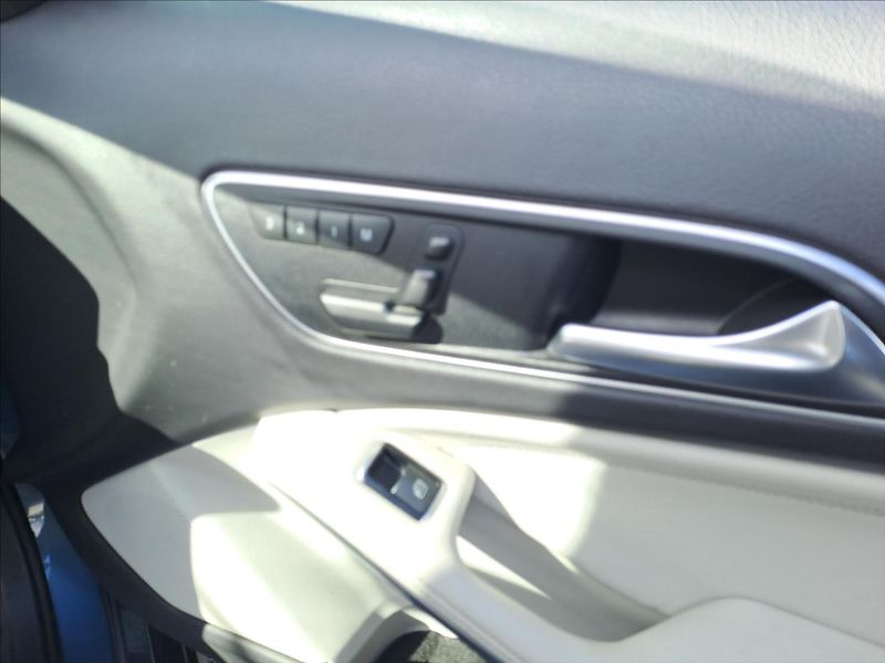 Mercedes-Benz GLA 250 4MATIC AUTOMAT - fotka 9 z 17