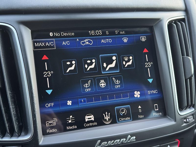 Maserati Levante (2018) GranLusso Q4, 3.0iV6 257kW, ČR - fotka 28 z 45