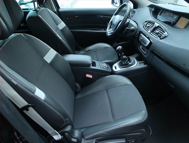 Renault Grand Scénic (2013) 1.6 dCi, Navi, Tempomat - fotka 9 z 20