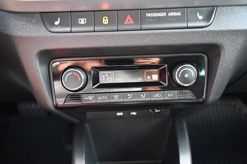Škoda Fabia 1.2TSI 81KW DSG Rezervace 5/16 - fotka 15 z 49