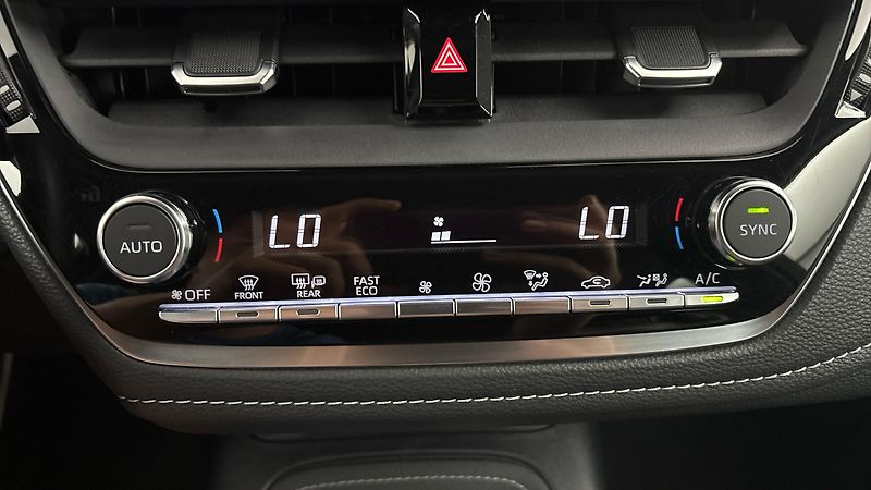 Toyota Corolla 2.0 Hybrid AUT Executive Touri - fotka 13 z 29