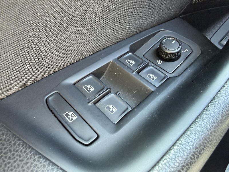 Volkswagen Passat 2.0 TDI VIRUTAL MASÁŽ SERVISKA - fotka 15 z 46