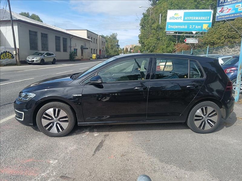 Volkswagen Golf 0,0 e electric drive 100kW - fotka 6 z 22