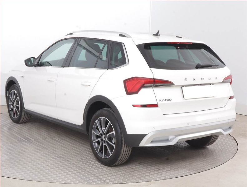 Škoda Kamiq (2023) Scoutline 1.0 TSI - fotka 4 z 15