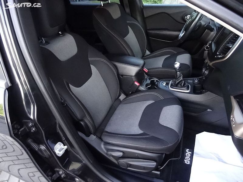 Jeep Cherokee 2.0/103kW MultiJet 4x4(Manual) - fotka 17 z 29