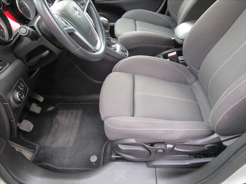 Opel Zafira Tourer 1.6CDTi aut. Klima, pan - fotka 13 z 42