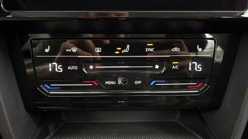 Volkswagen Passat 2.0 TDI DSG Elegance Variant - fotka 13 z 26