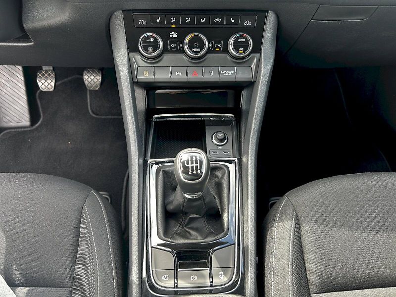 Škoda Karoq (2025) 2.0 TDI 85kW MP6 Selection - fotka 20 z 33