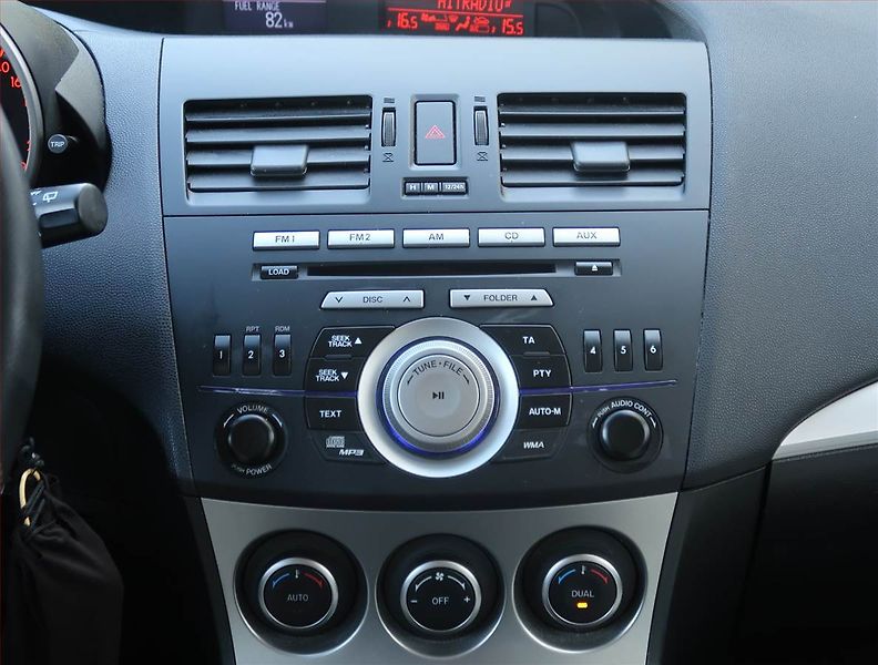 Mazda 3 (2011) 1.6, Tempomat, Park. senzory - fotka 12 z 17