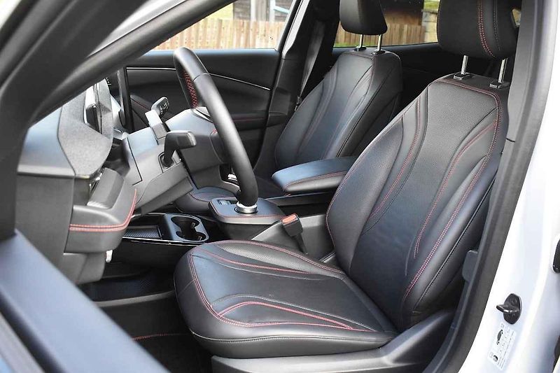 Mustang jsme ukázali i koním chovaným na farmě