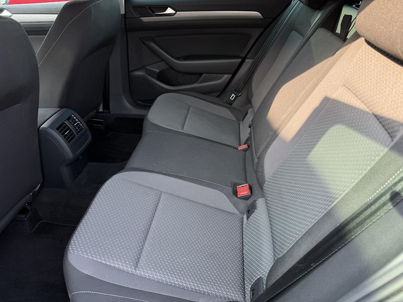 Volkswagen Passat 2.0TDi Basis 90kW DSG - fotka 16 z 18
