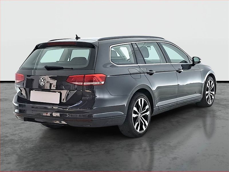 Volkswagen Passat (2018) 2.0 TDI, Automat, Navi - fotka 5 z 21