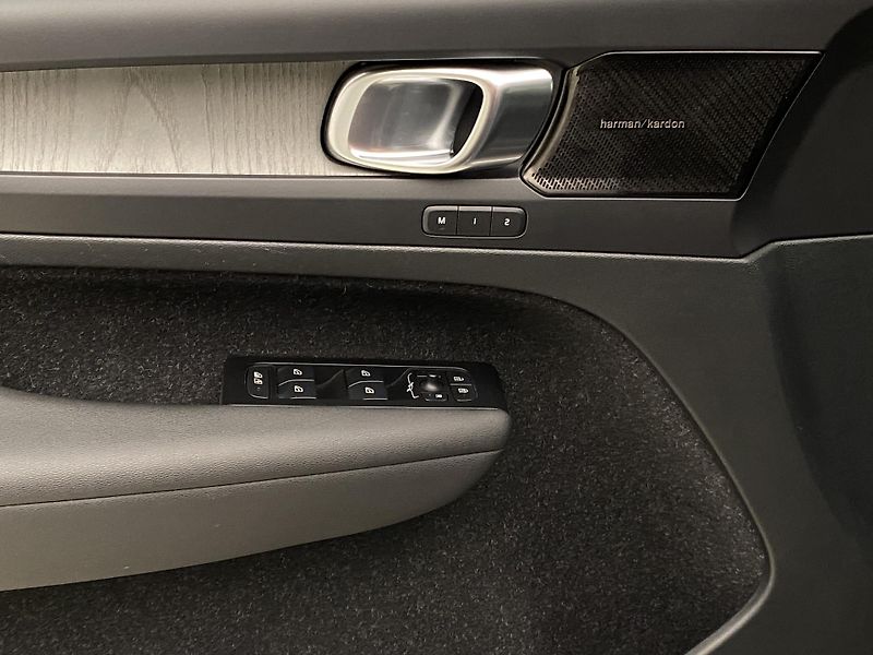 Volvo XC40 T5 RECHARGE INSCRIPTION AUT - fotka 30 z 50