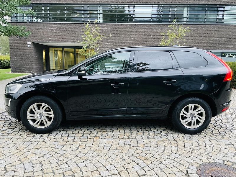 Volvo XC60 2.4D 4x4 AUT SERVISKA TAŽNÉ - fotka 17 z 43