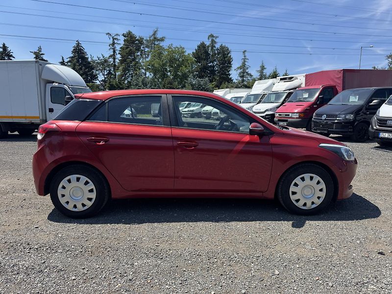 Hyundai i20 1.1CRDi,55kw,klima,ČR,1.maj. - fotka 4 z 31