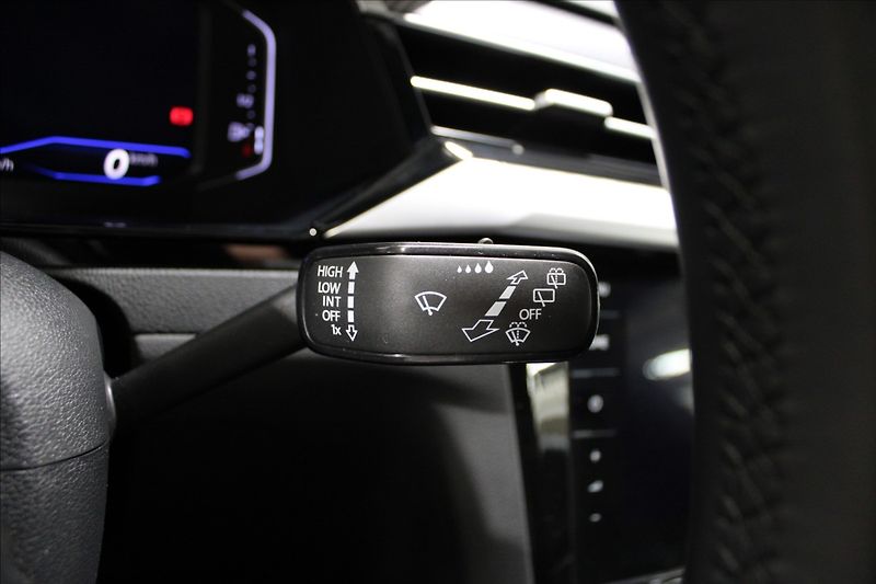 Volkswagen Arteon Shooting Brake 2,0 TDI 4Motion R-line 1.maj. - fotka 17 z 35