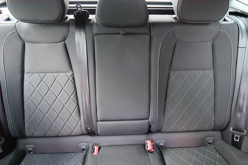 Škoda Karoq (2023) Sportline 1.5 TSI - fotka 10 z 20