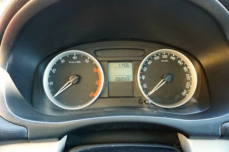 Škoda Roomster (2007) SCOUT 1,6 16V 77 kW - fotka 24 z 36
