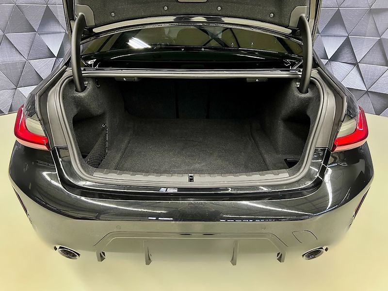 BMW Řada 3 320d xDrive M-PAKET, EL. TAŽNÉ - fotka 39 z 40